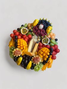 מגש פירות וגבינות קשות