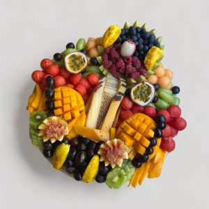 מגש פירות וגבינות קשות