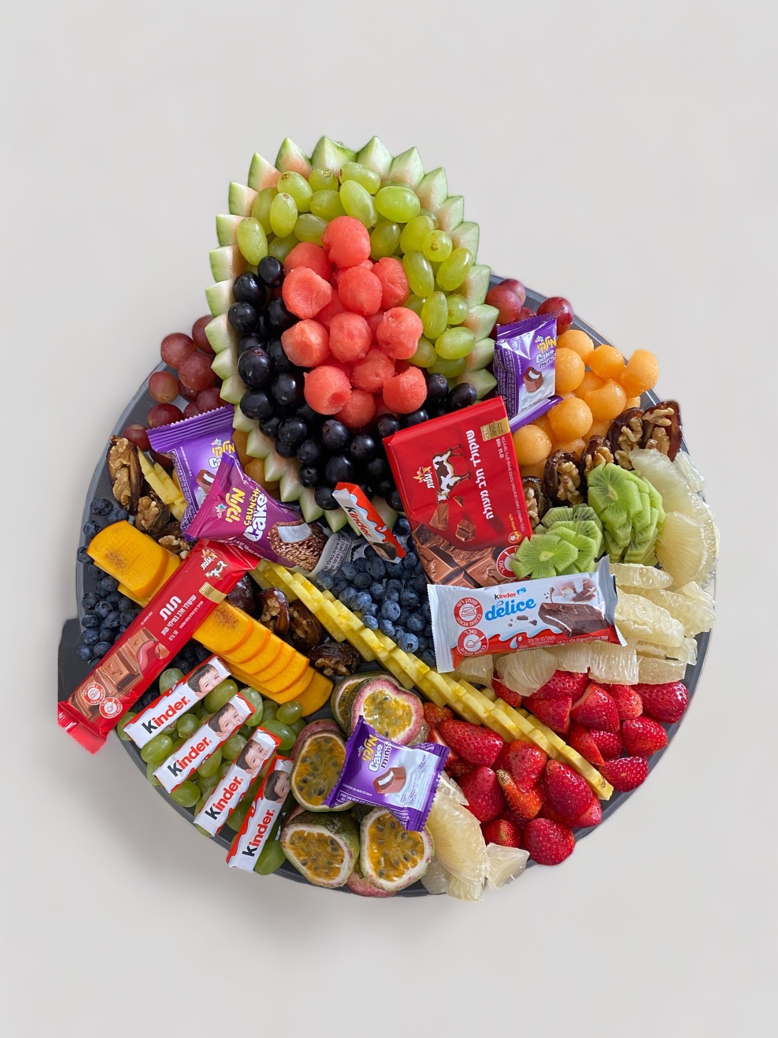 מגש פירות ושוקולדים